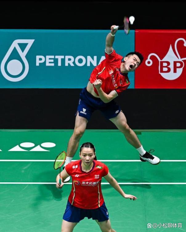 中国队碾压马来西亚队，黄鸭组合点燃赛场的简单介绍