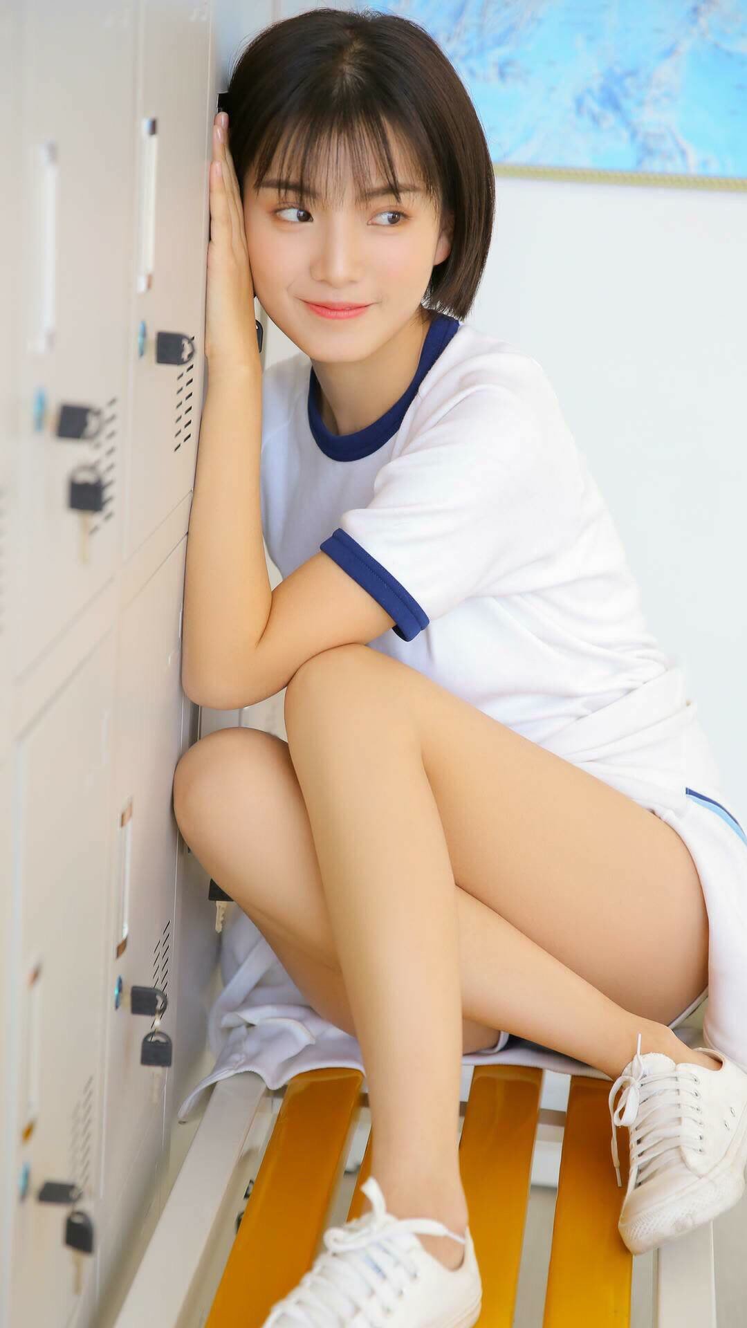 引擎轰鸣与绿茵交响,同一天空下的速度与激情双重奏