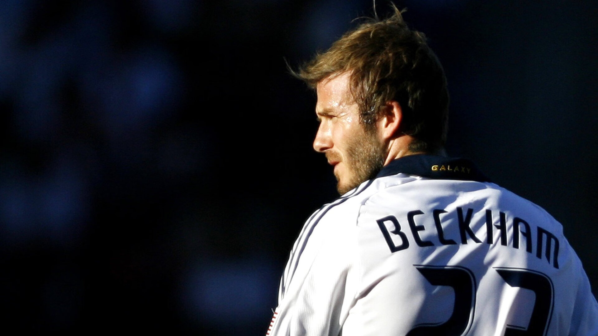 双星闪耀夜,一场巅峰对决与一个千里之外的里程碑